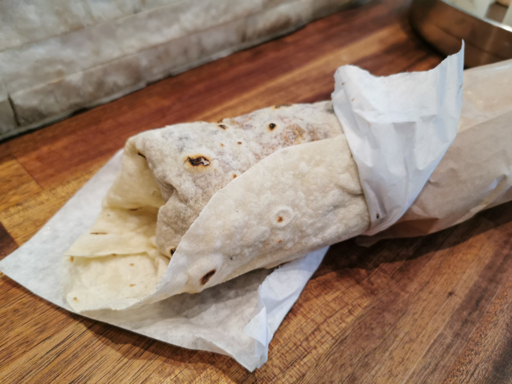 En rulle fra Royal Shawarma-4