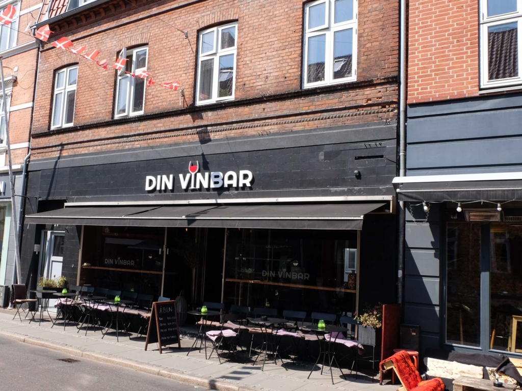 Din Vinbar set udefra J&aelig;gerg&aring;rdsgade