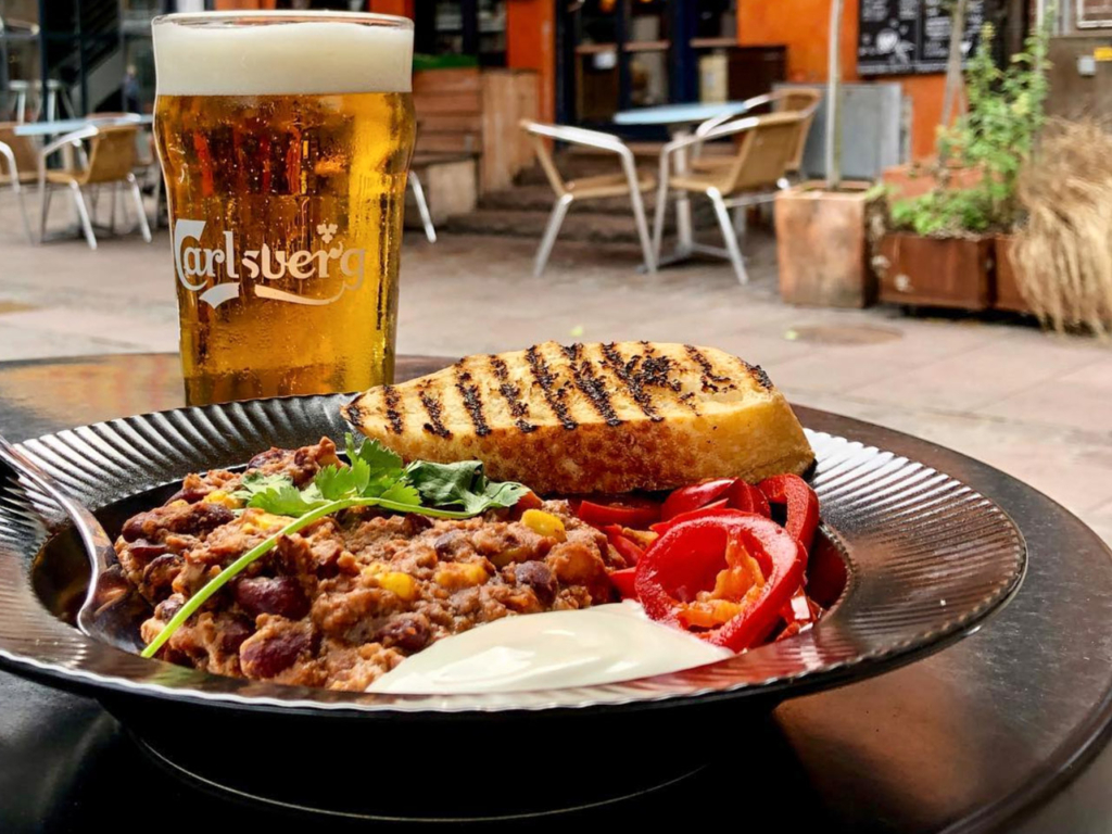 Chili con carne med sm&oslash;rristet br&oslash;d til - Klostertorvet i &Aring;rhus C