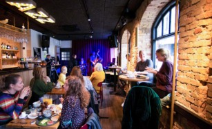 Brunch og livemusik hos Cafe Støj