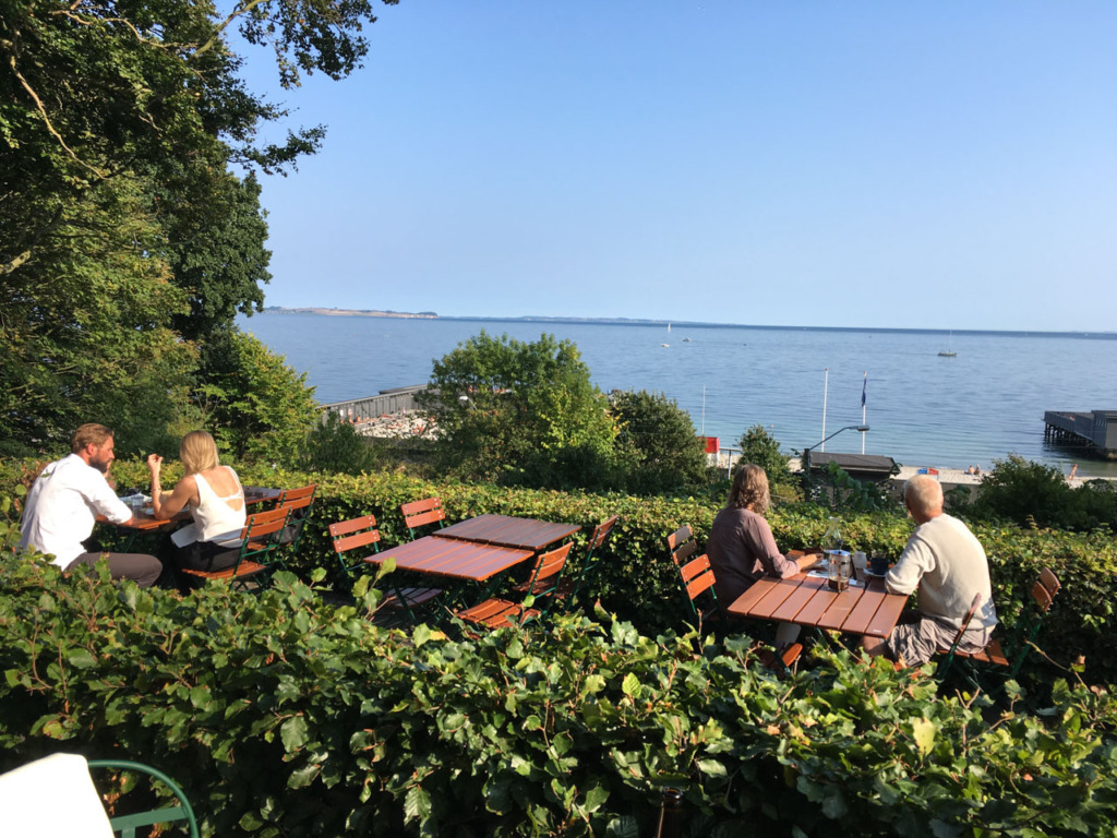 Smuk udsigt ud over vandet p&aring; Sjette Frederiks Kro