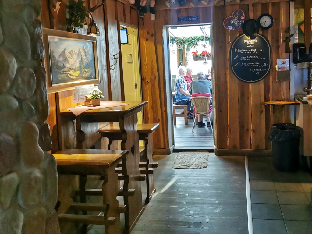 Die kleine Bierstube-5