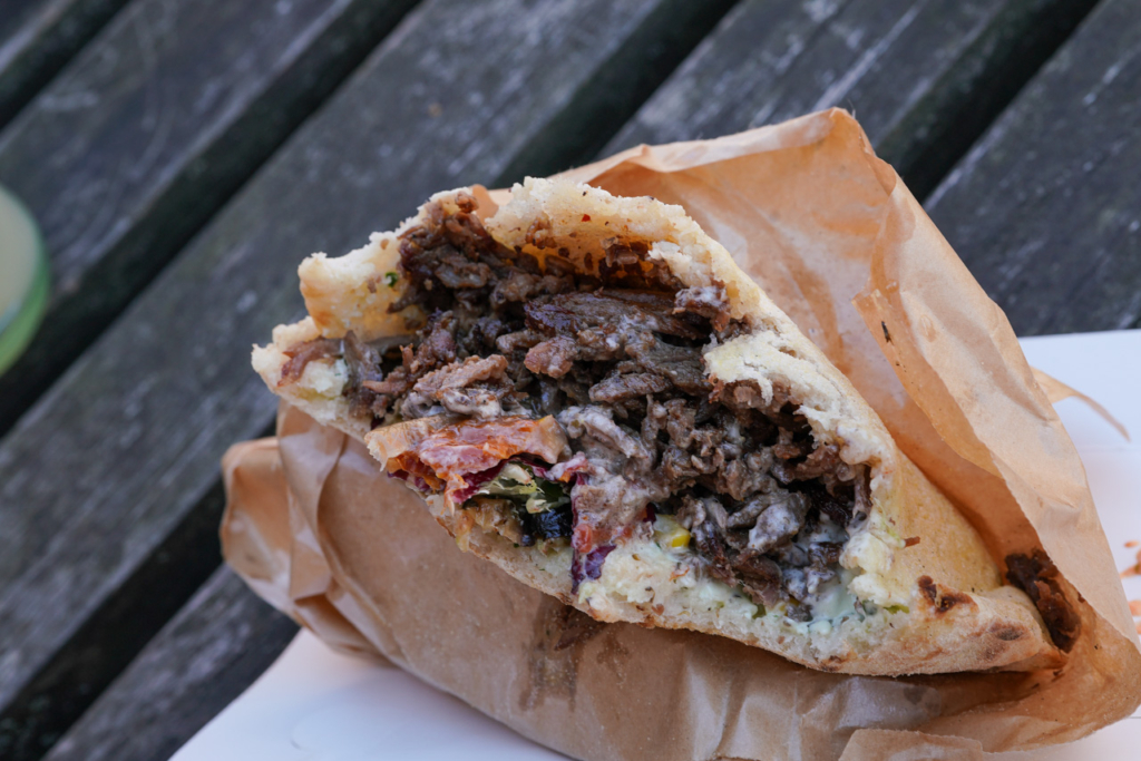 En pita med flanksteak hos Pita's