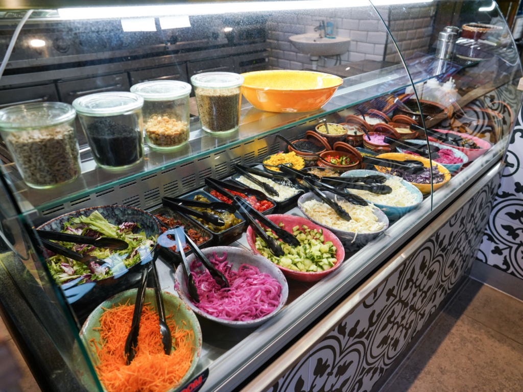 Salatbaren hos Pita's p&aring; Tr&oslash;jborg