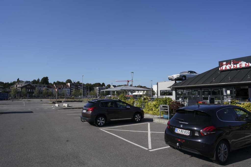 Parkeringspladsen foran Havnens Perle p&aring; Aarhus &Oslash;