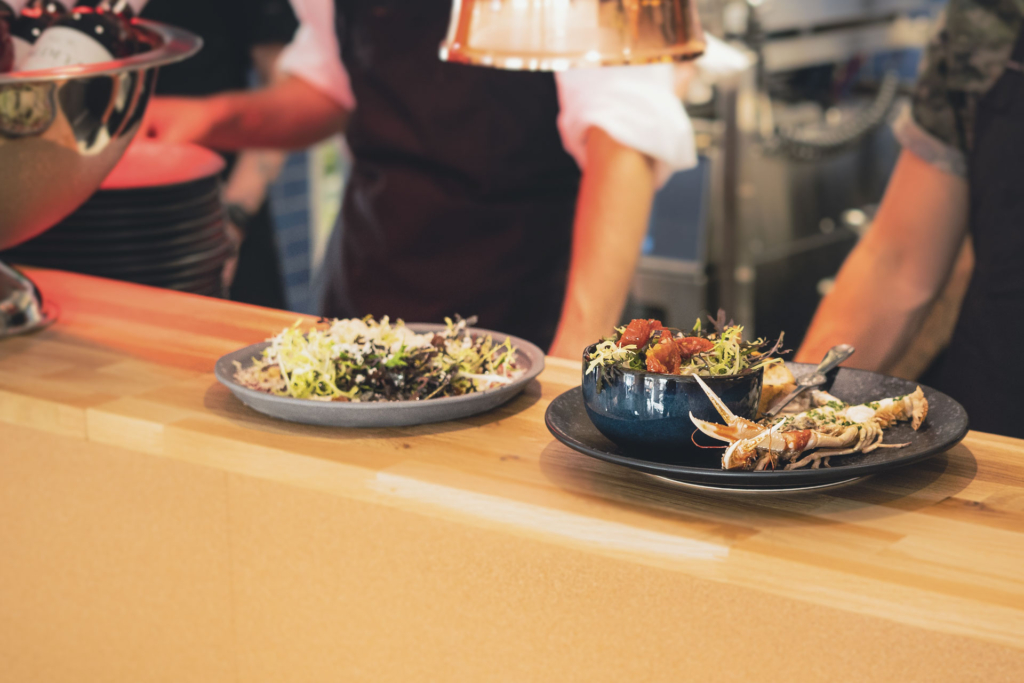 Der er gang i k&oslash;kkenet hos The Open Kitchen i Aarhus