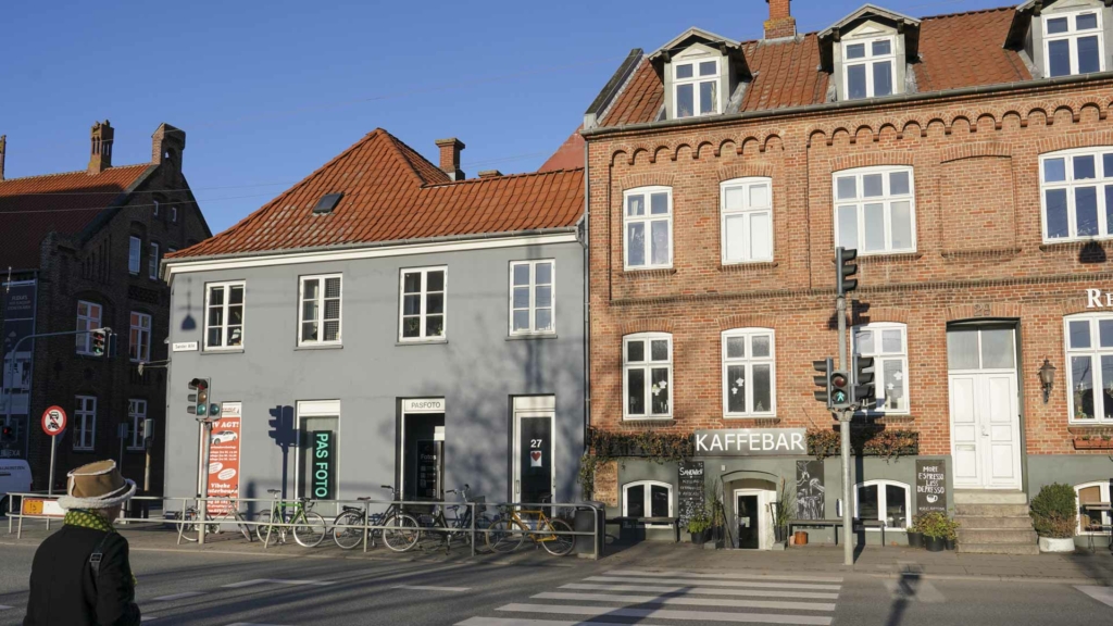 Kj&aelig;rs Kaffebar ved Rutebilstationen