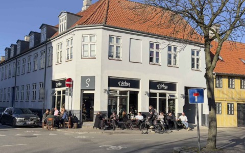 S'vinbar i Klostergade set udefra gaden af