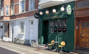 Jacob Skomager i Frederiks Allé set udefra