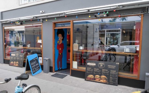 Brødrenes Original i Borggade set udefra