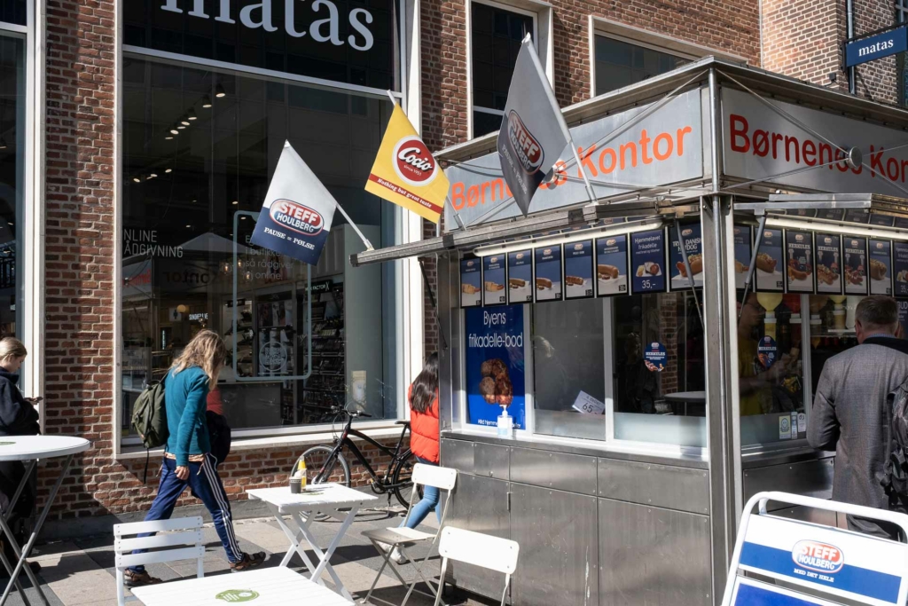 Aarhus' mest hyggelige p&oslash;lsemand finder du hos P&oslash;lseboden på Str&oslash;get