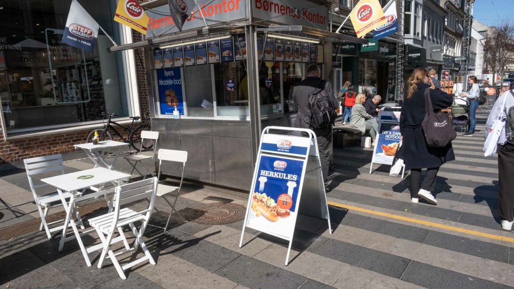 Her ser man P&oslash;lseboden på Str&oslash;get