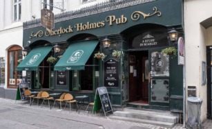 Sherlock Holmes set udefra