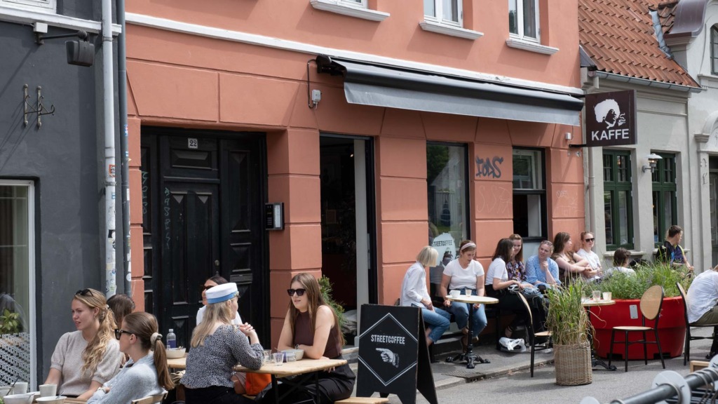 Street Coffee i Graven set udefra gaden af