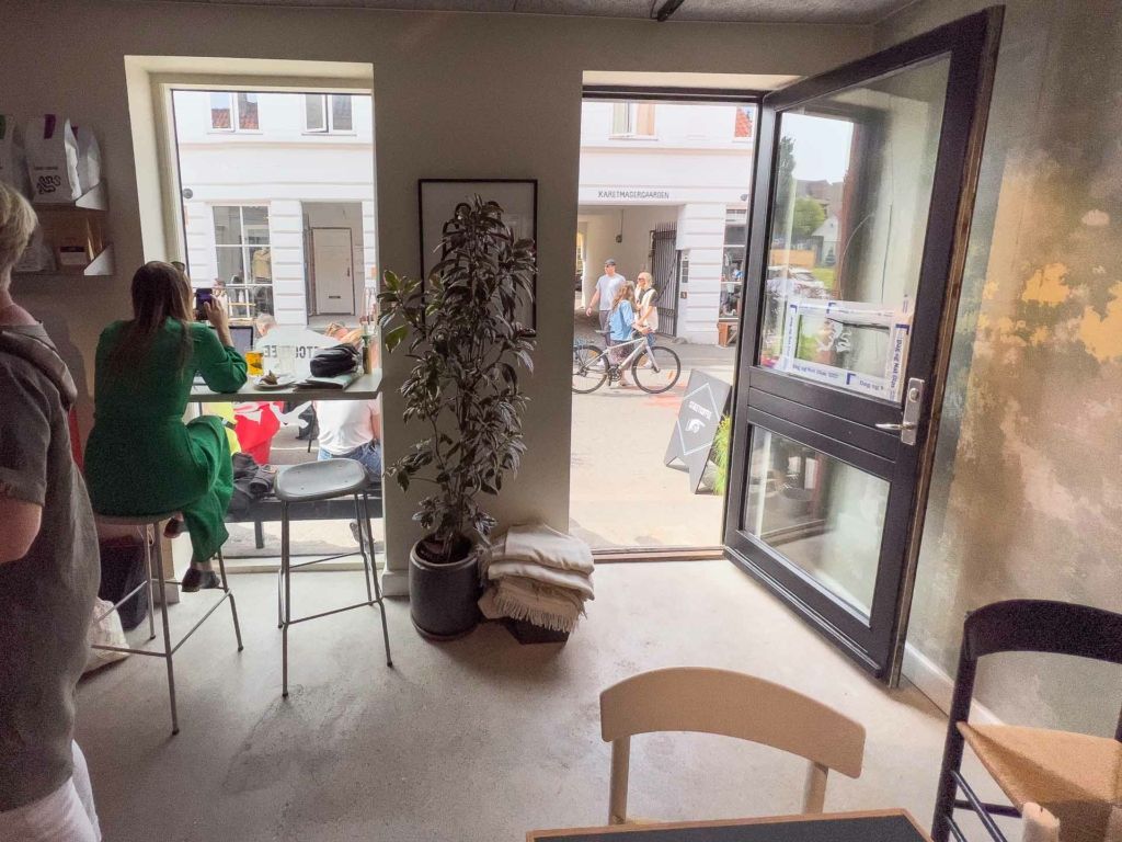 Street Coffee i Graven er ret cool - se bare her