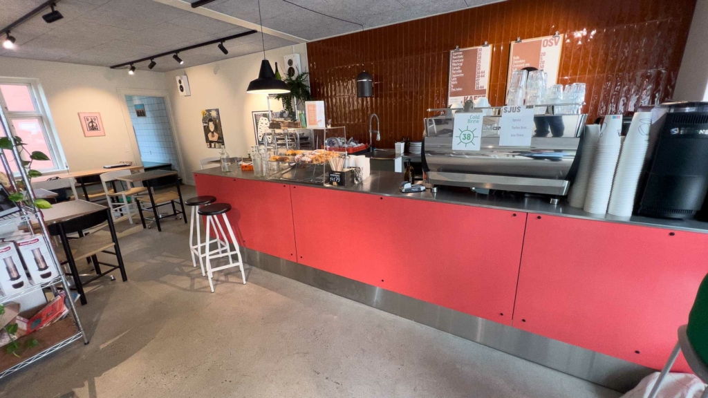 Indretning hos Street Coffee i Graven