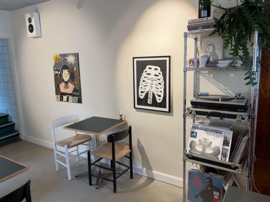 Pladespilleren hos Street Coffee i Graven