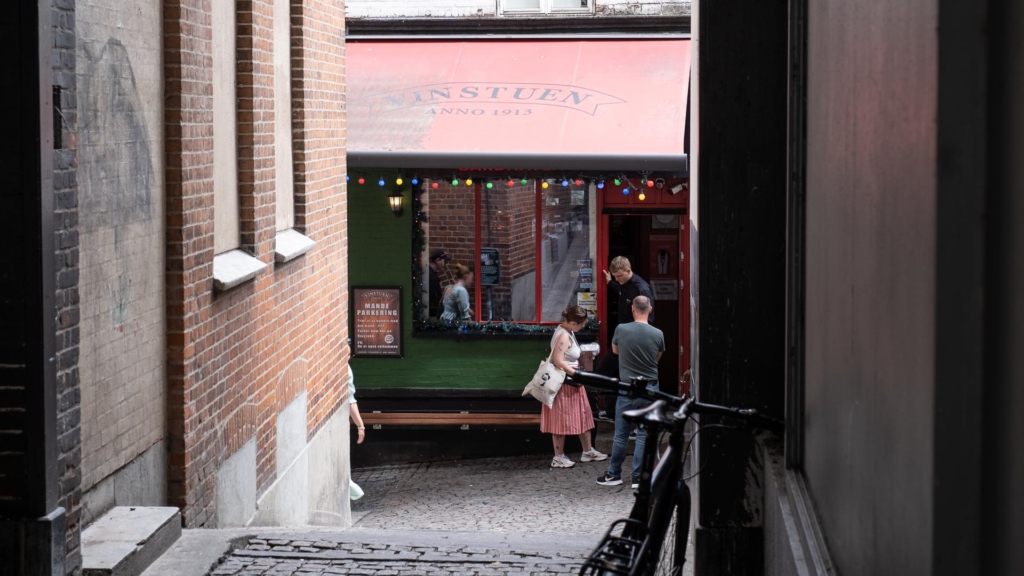 Her er sm&oslash;gen ned til Vinstuen