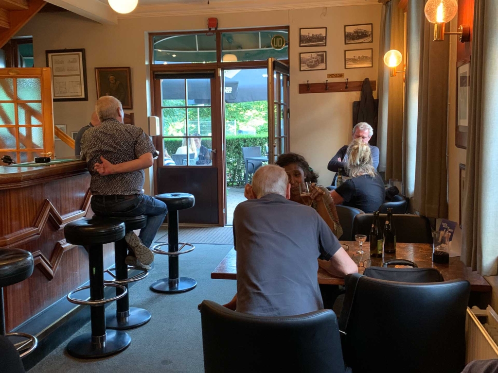 G&aelig;ster hos Brocafeen