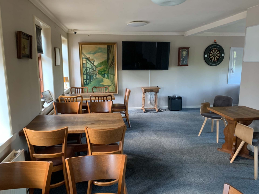 Mange tror ikke der er dart p&aring; Brocafeen - men det er der