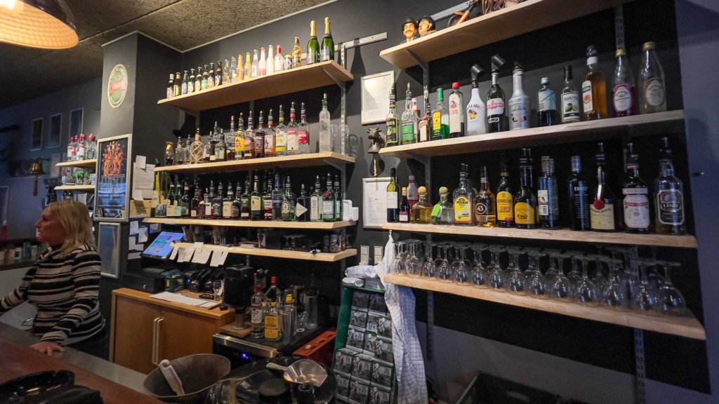 Udvalget af spiritus hos, Hos Anton