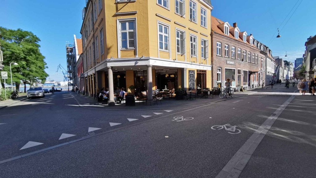 Mejlgade ved Den Rustikke og hen mod Mig & &Oslash;lsnedkeren