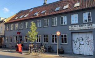 Mundhæld i Vestergade set udefra