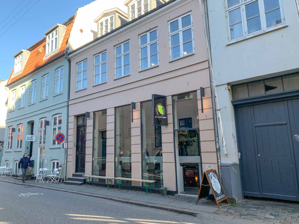 Mig & &Oslash;lsnedkeren udefra