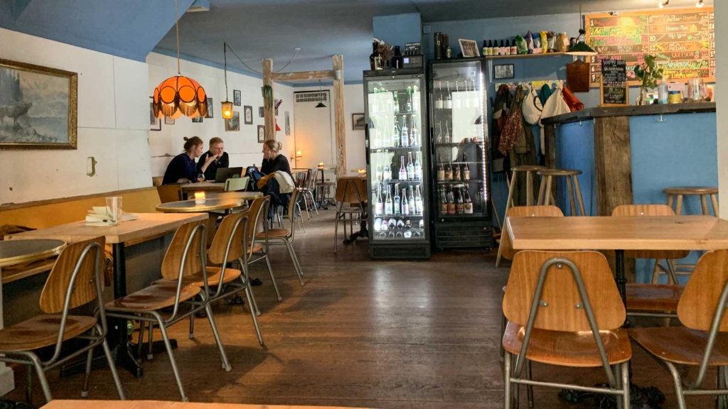 Det store lokale hos Mig & &Oslash;lsnedkeren i Mejllgade