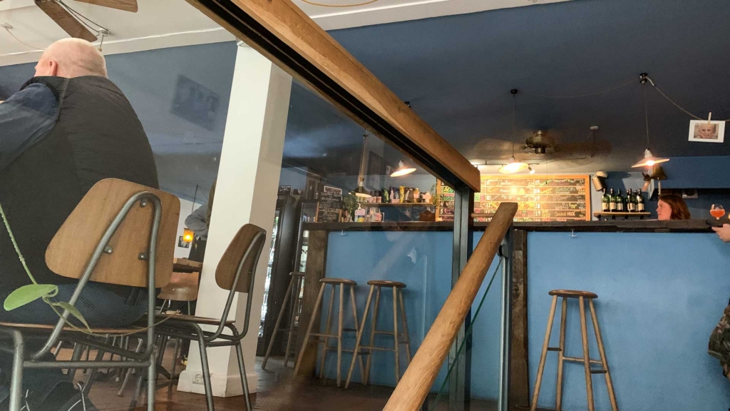 Trappen op til baren hos Mig & &Oslash;lsnedkeren i Aarhus