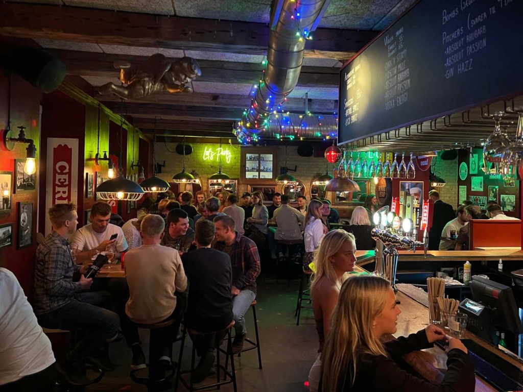 Det store lokale hos Willi's bar