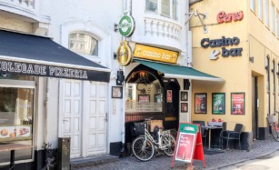 Casino Bar i Skolegade set udefra