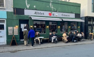 Æblet og Gåsen i Jægergårdsgade set udefra