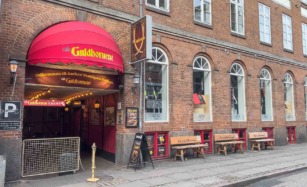 Café Guldhornene set udefra