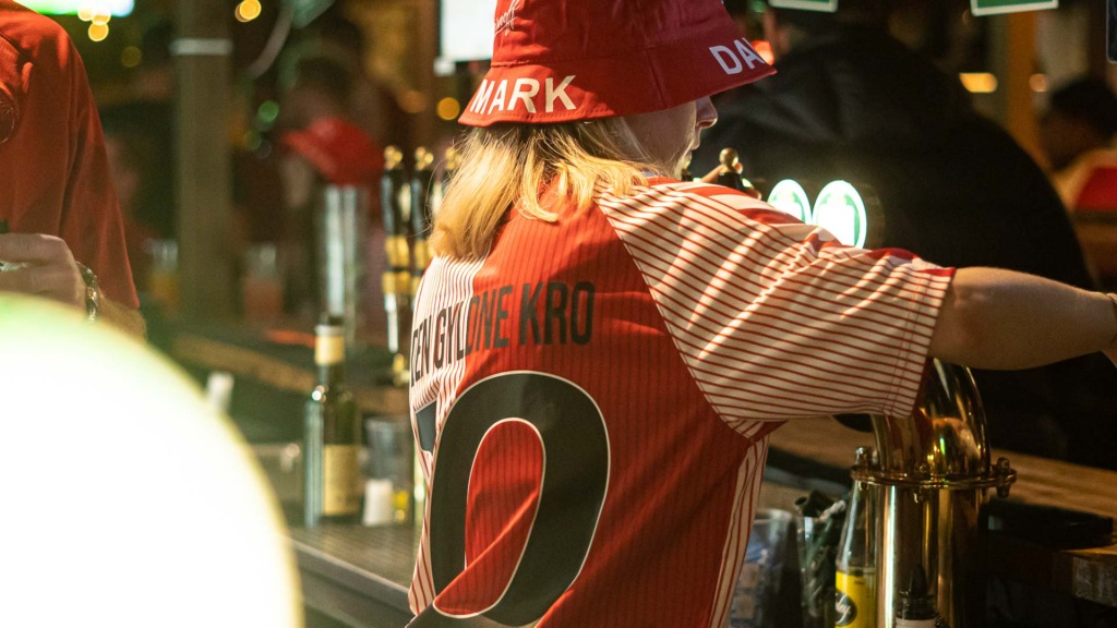 &Oslash;l og bold h&aelig;nger sammen hos Den Gyldne Kro i Aarhus