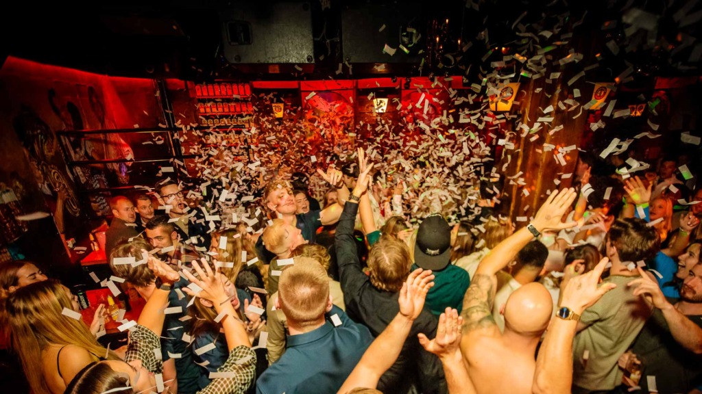 Der er villd gang i dansegulvet her i Klostergade