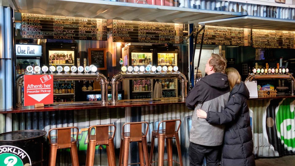 En af de st&oslash;rste &oslash;lbarer ligger p&aring; Aarhus Street Food