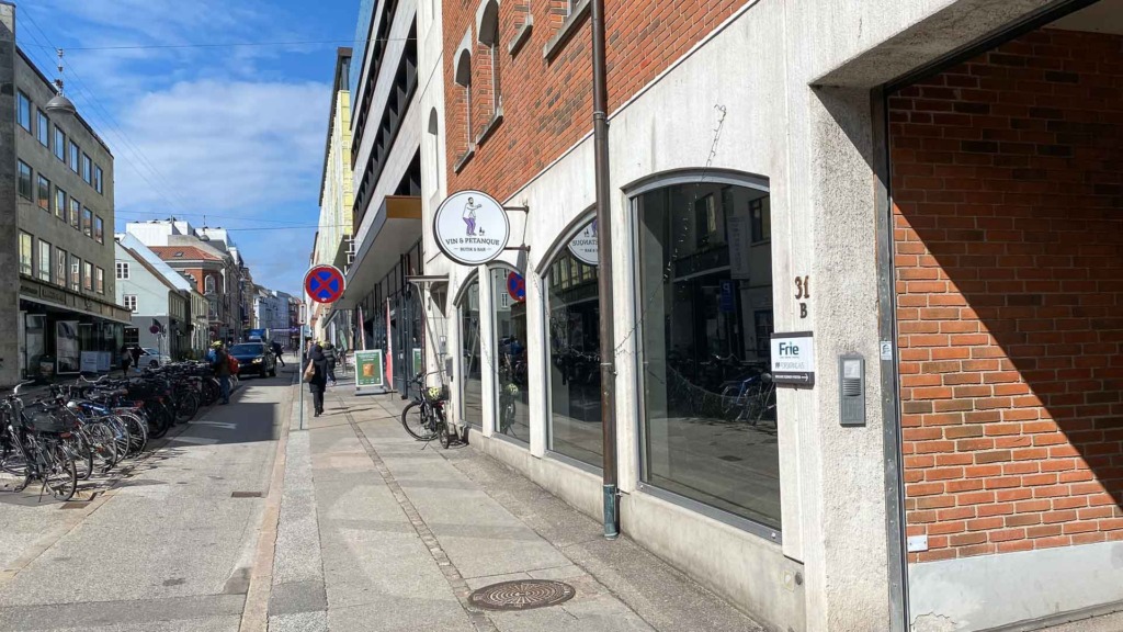 Vin & Petanque i Aarhus set udefra