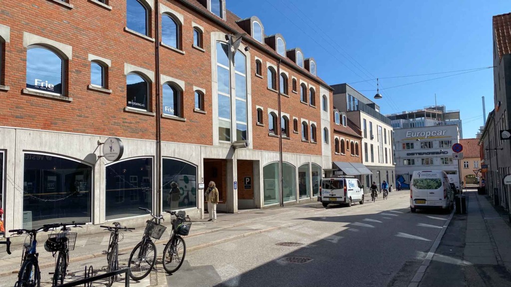 Solen skinner ved Vin & Petanque