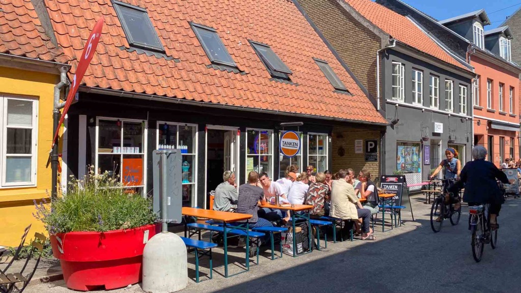 Tanken i Graven set udefra