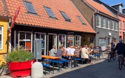 Tanken i Graven set udefra