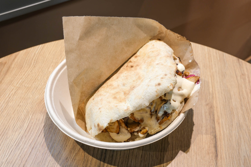 En pita med kylling hos hos Pita&rsquo;s på Tr&oslash;jborg