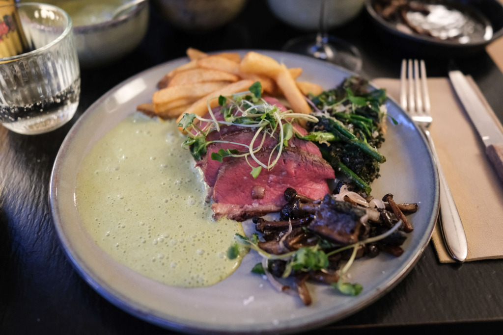 Dagens k&oslash;d med bearnaise til hos Slap Af i Aarhus