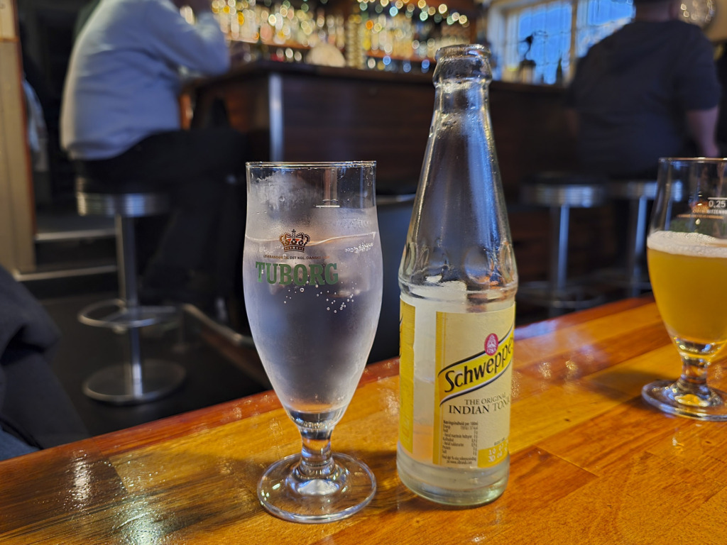 En G&T hos Agners Bodega i M&oslash;llevangen