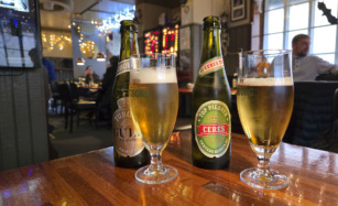 En bare flaskeøl hos Agners Bodega i Møllevangen