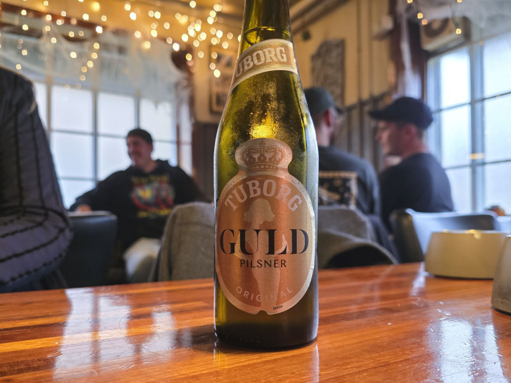 En gylden dame hos Agners Bodega i M&oslash;llevangen