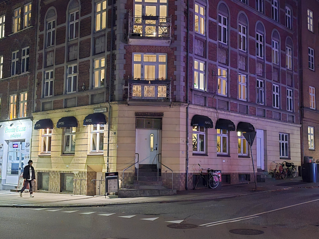 Tr&oslash;jborg Kroen set udefra