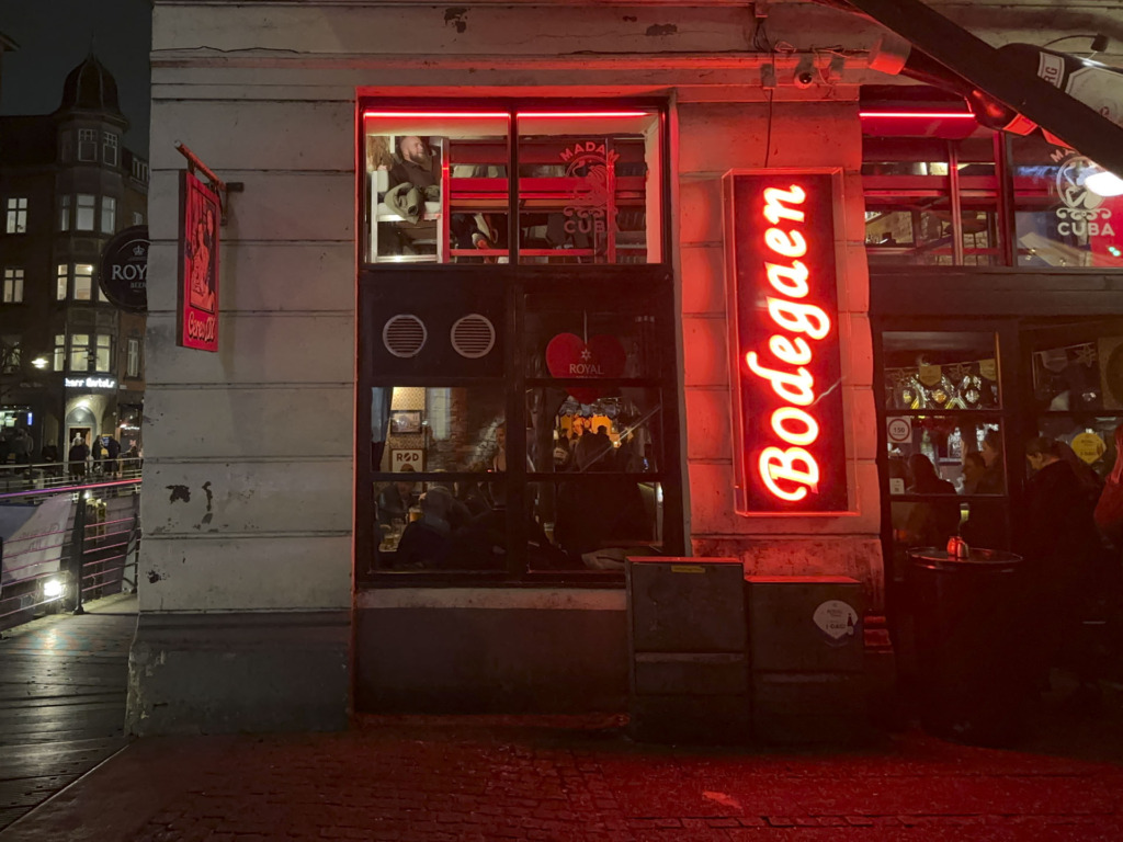 Bodegaen ved åen set udefra