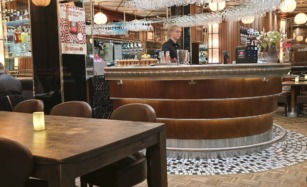 LAVA er en café og bar ved åen i Aarhus.