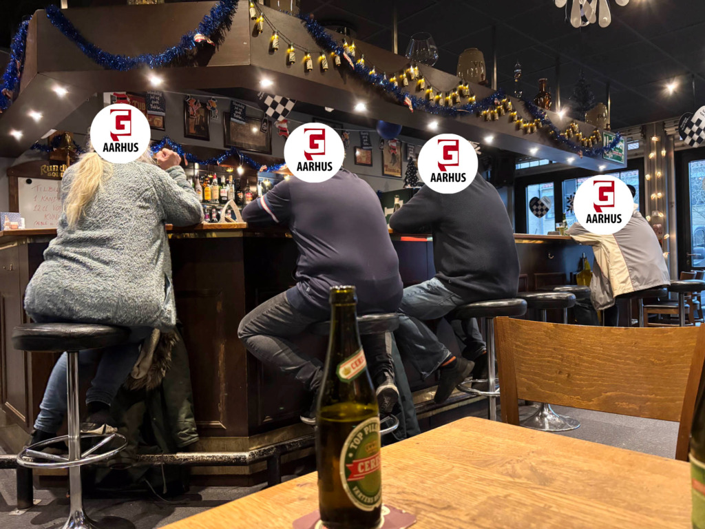 G&aelig;ster i baren hos Rundh&oslash;j Bodega